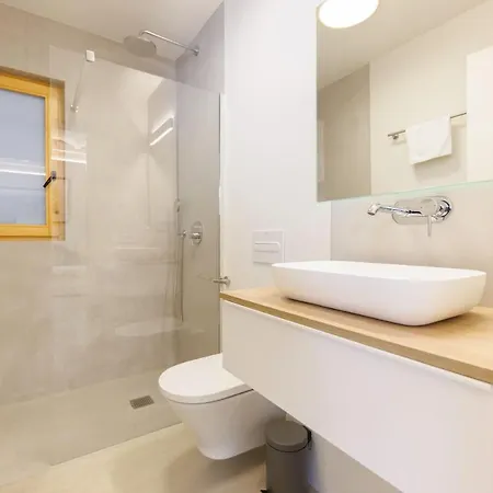 Bravissimo Canigo, Spacious And With Large Terrace * Gerona