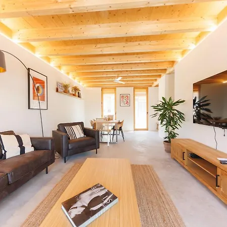 Bravissimo Canigo, Spacious And With Large Terrace * Girona