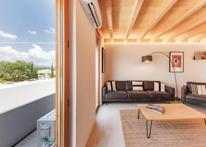 Bravissimo Canigo, Spacious And With Large Terrace 아파트